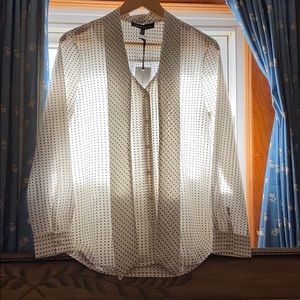 Jasmine and Giuliana star pattern blouse